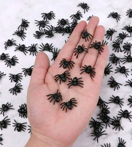100 araignées noir en plastique pour Halloween